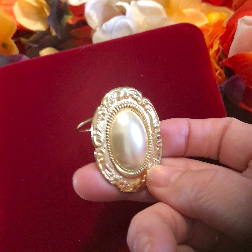 Vintage scarf holder in gold tone